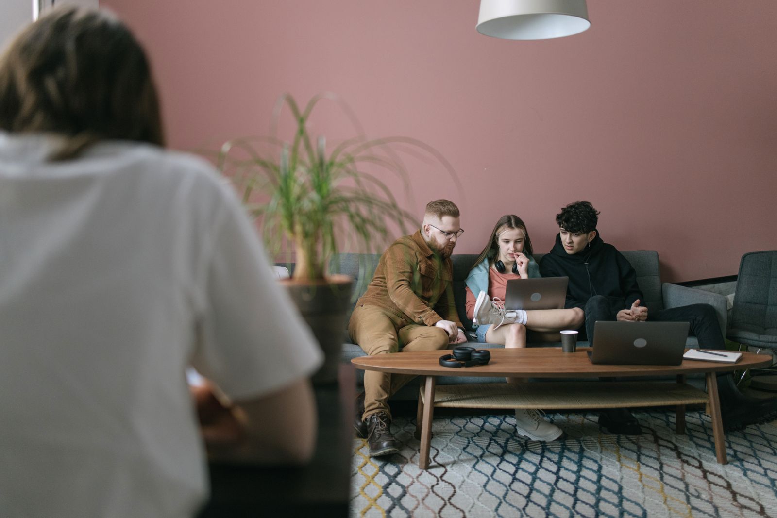 Jeune équipe au travail